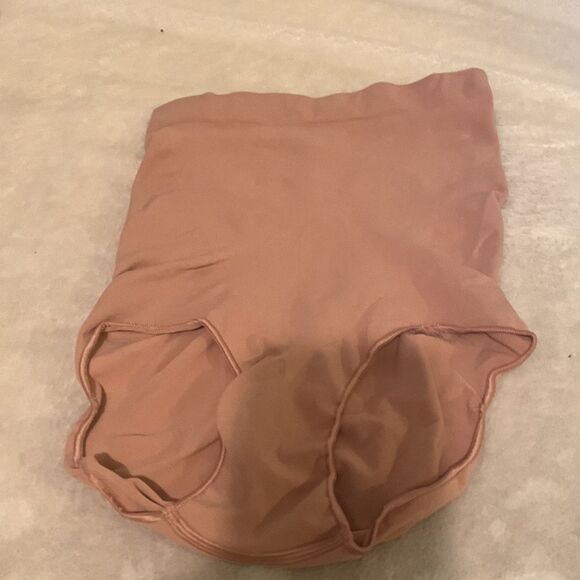 SKIMS Tan Shapewear High Waist Briefs size 2x/3x - Picture 2 of 7
